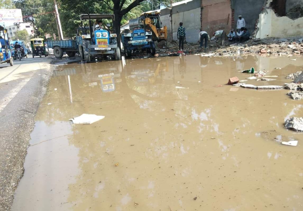 JCB thunders on illegal construction on third day