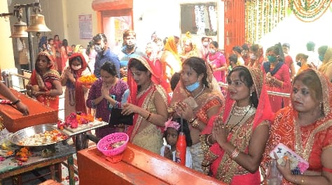 Crowd in Devi temples, mother's cheering started from morning