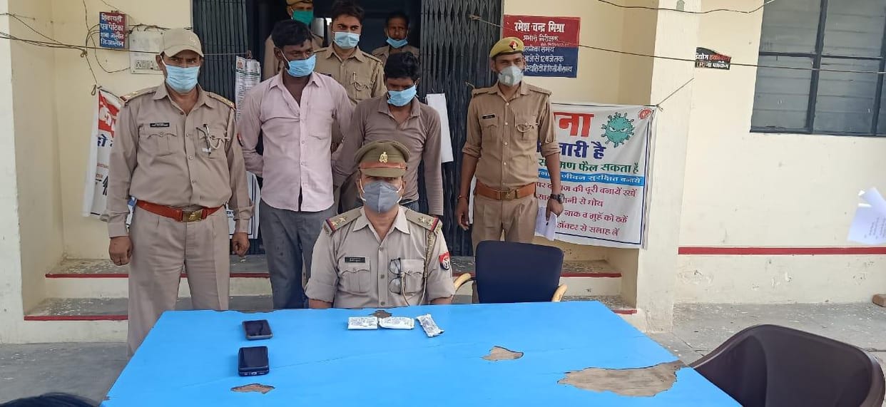 Jalaun: Two slippers with knife and cash arrested