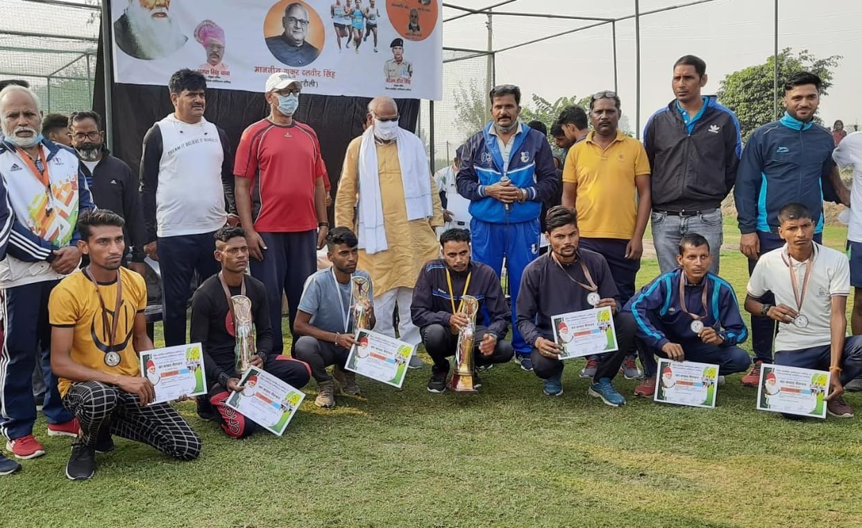 Aligarh: Ravi and Poornima become winners in Sir Syed Ahmed Marathon