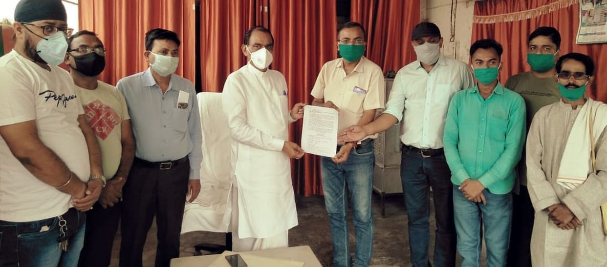 people give letter to fatehpur