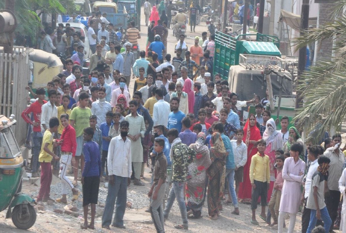 blast in illegal cracker factory in agra