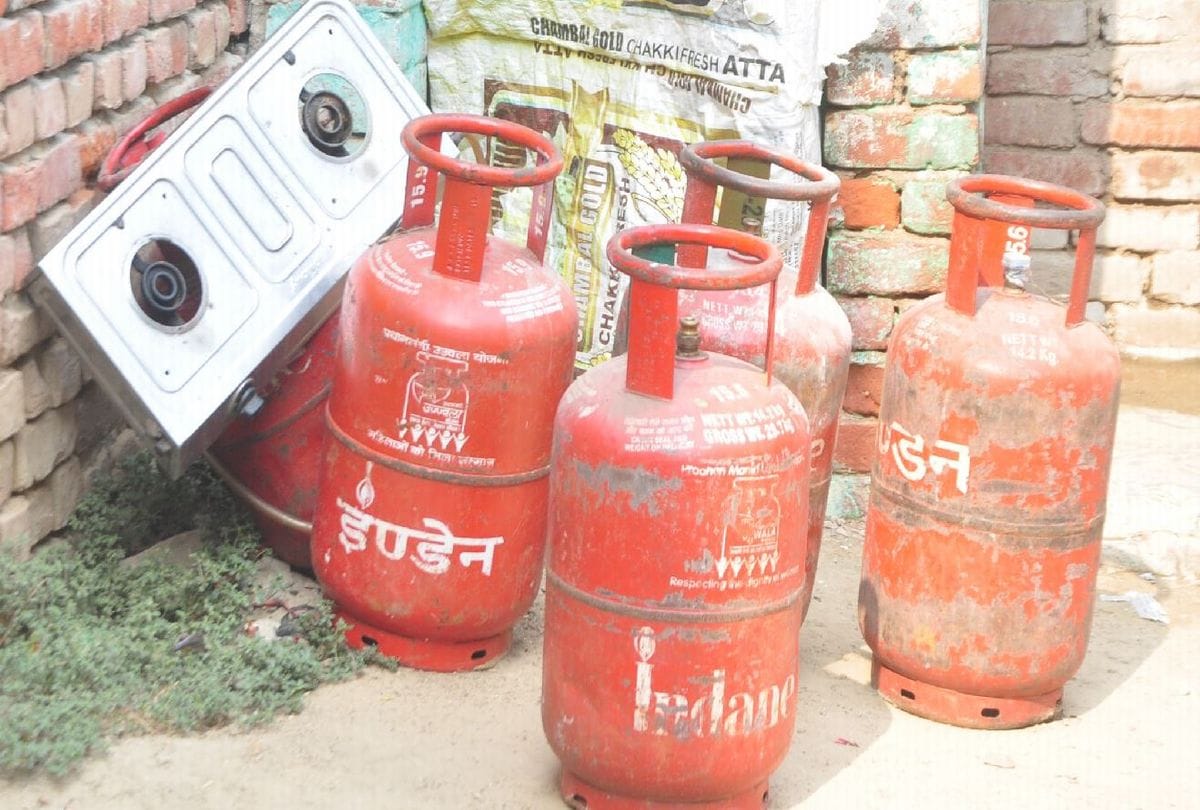 blast in illegal cracker factory in agra