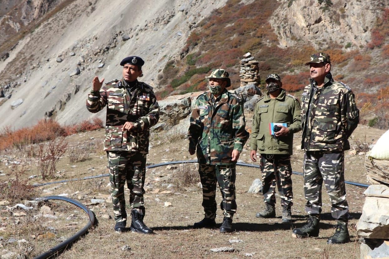 bhaarat maata kee jay ke naaron se goonj kaalaapan
