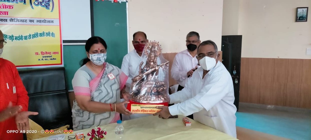 sarakaar ne korona mareejon ko achchhee sevaen upalabdh karaeen: neelima