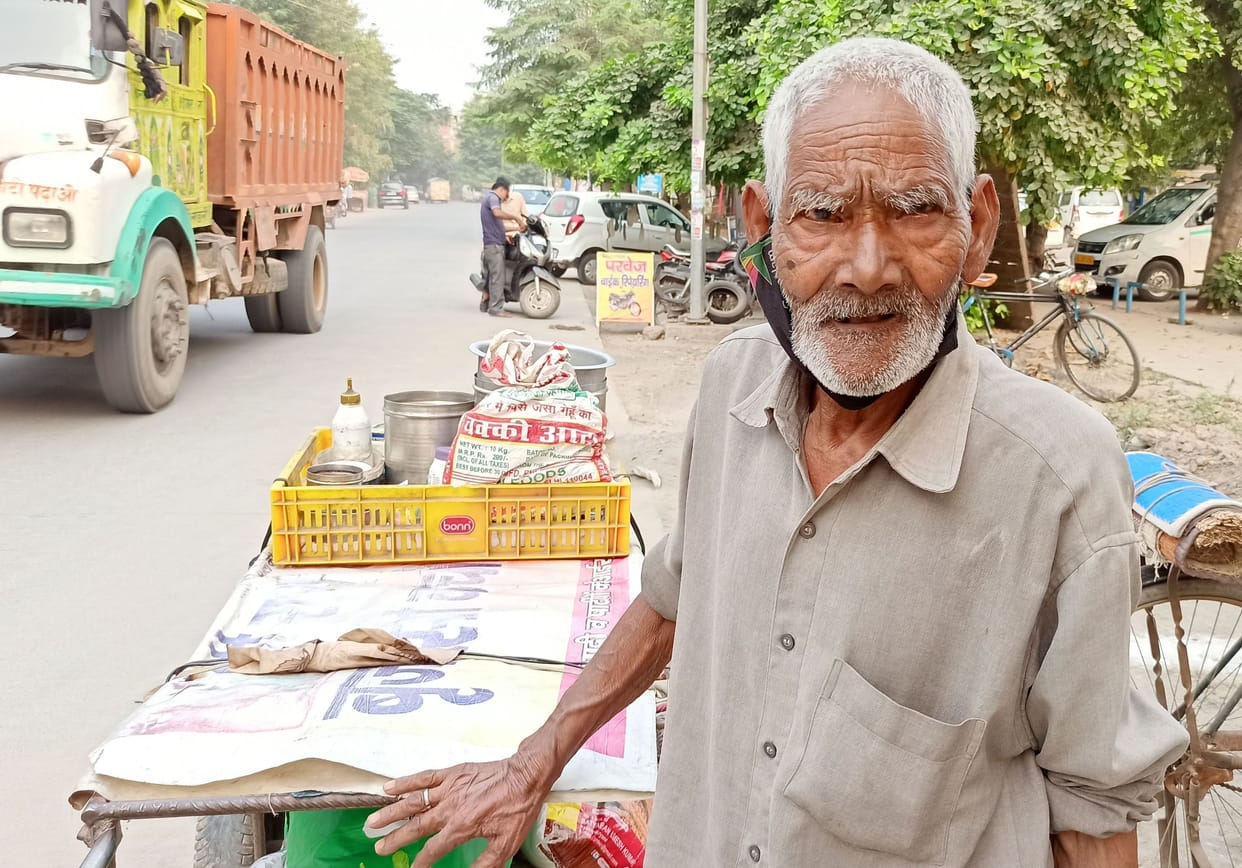 The age of 86 ... The burden of family on the wheel and shoulders