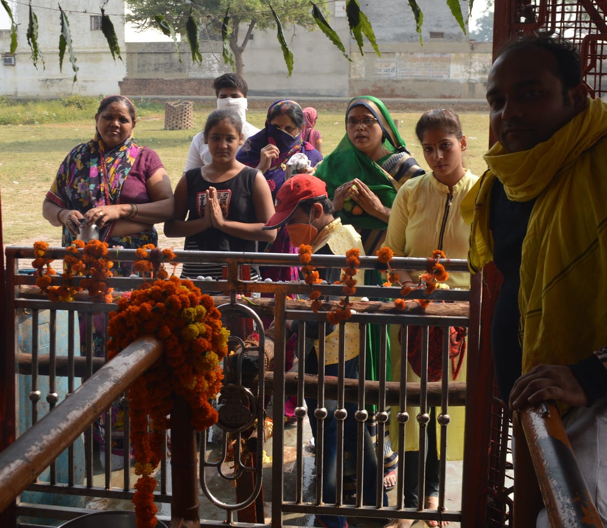 Hathras: The influx of devotees in temples on the second day of Sharadiya Navratri