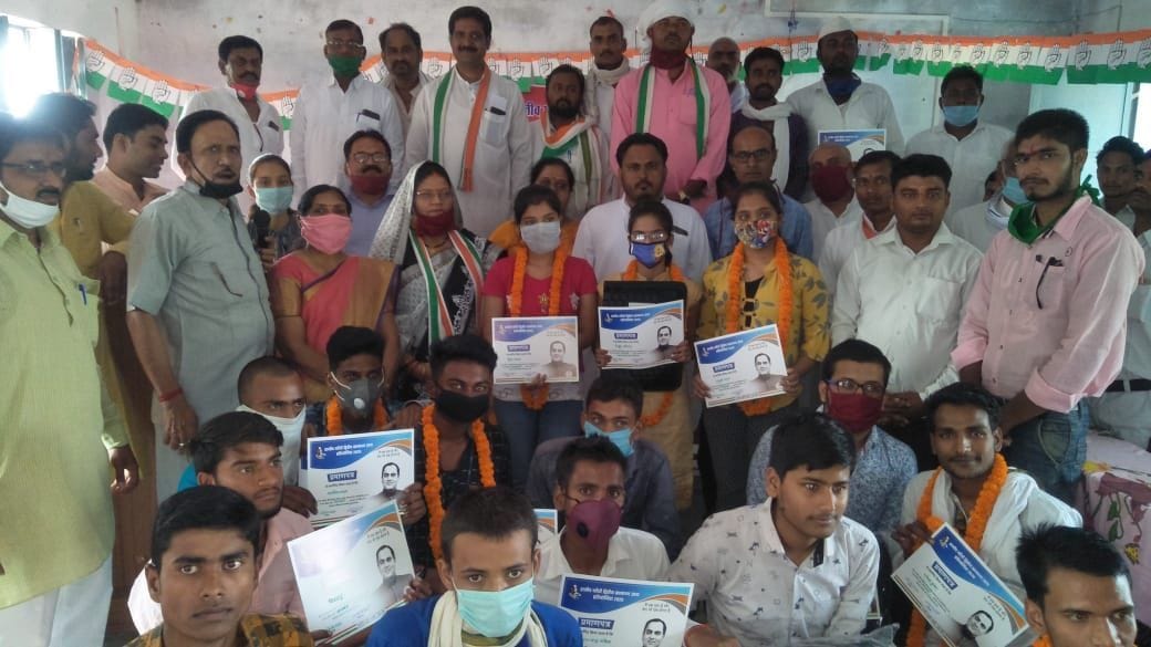 Winner of Rajiv Gandhi General Knowledge Competition awarded