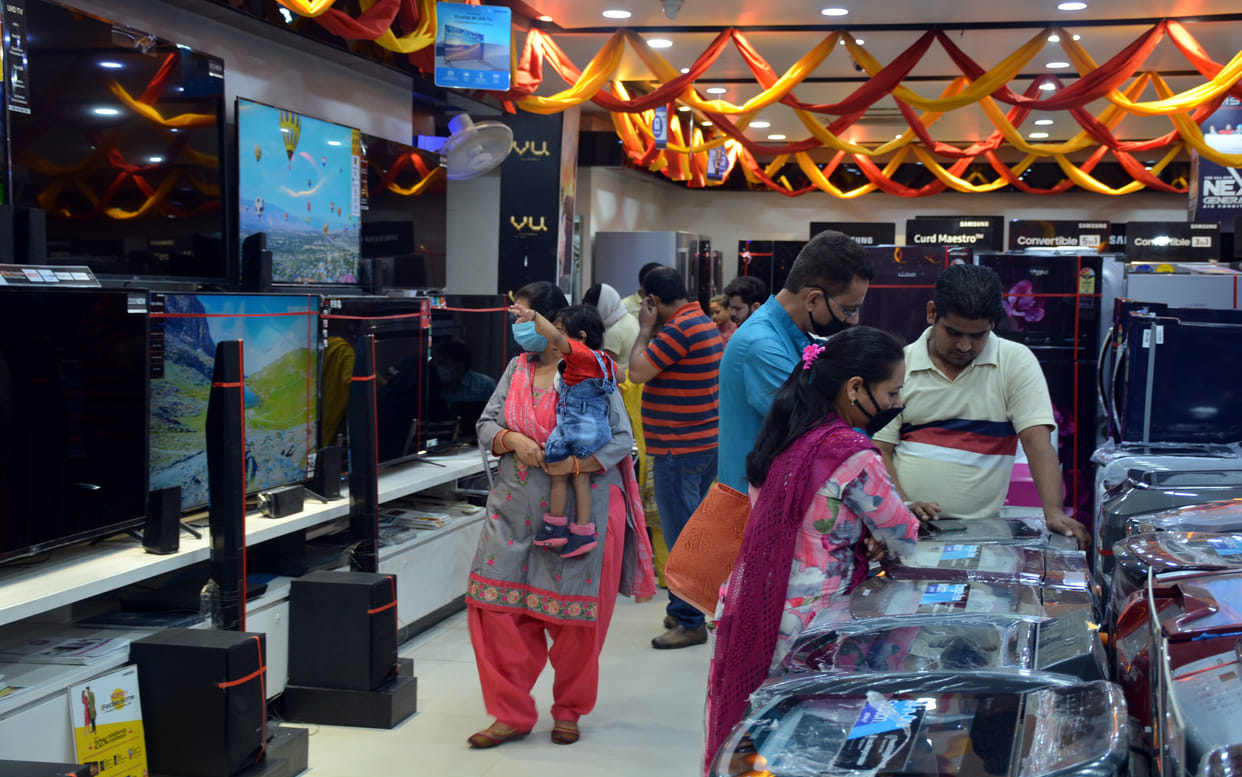 Aligarh: Raising electronics market in Navratri