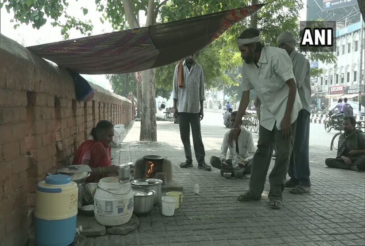 Agra Desi Food Stall Roti Wali Amma News: agra roti wali amma got new food stall in agra