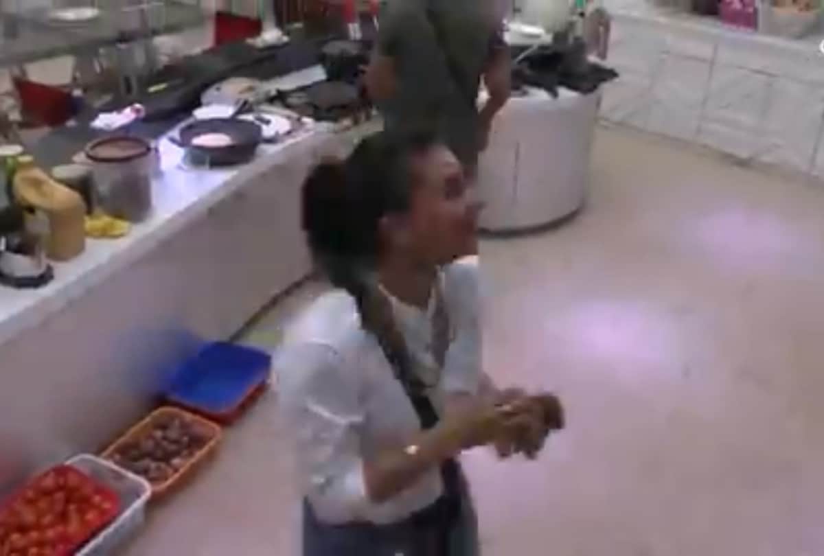Bigg Boss 14 Pavitra Punia Accused Eijaz Khan To Copy Season 13 Contestant Sidharth Shukla