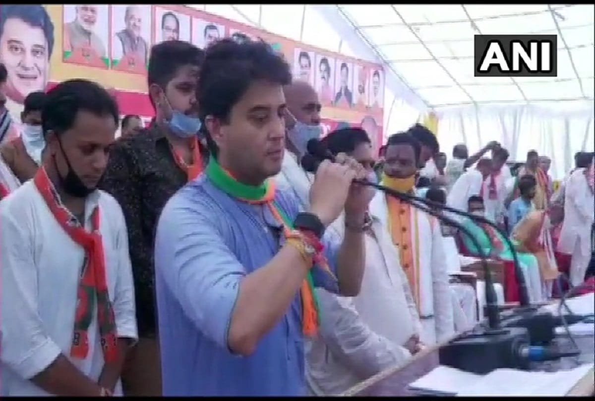 an old farmer died due to cardiac attack in rally of bjp leader jyotiraditya scindia