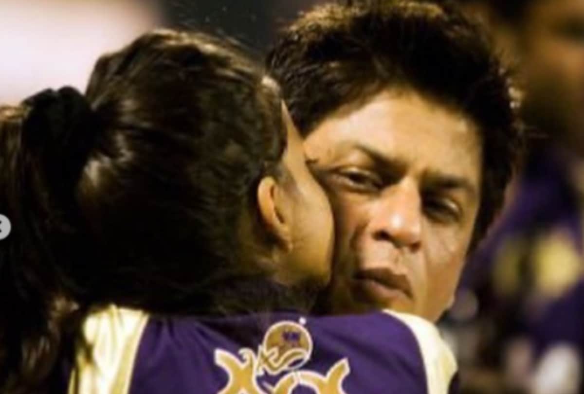 Suhana khan shared throwback photo with shah rukh khan during kkr