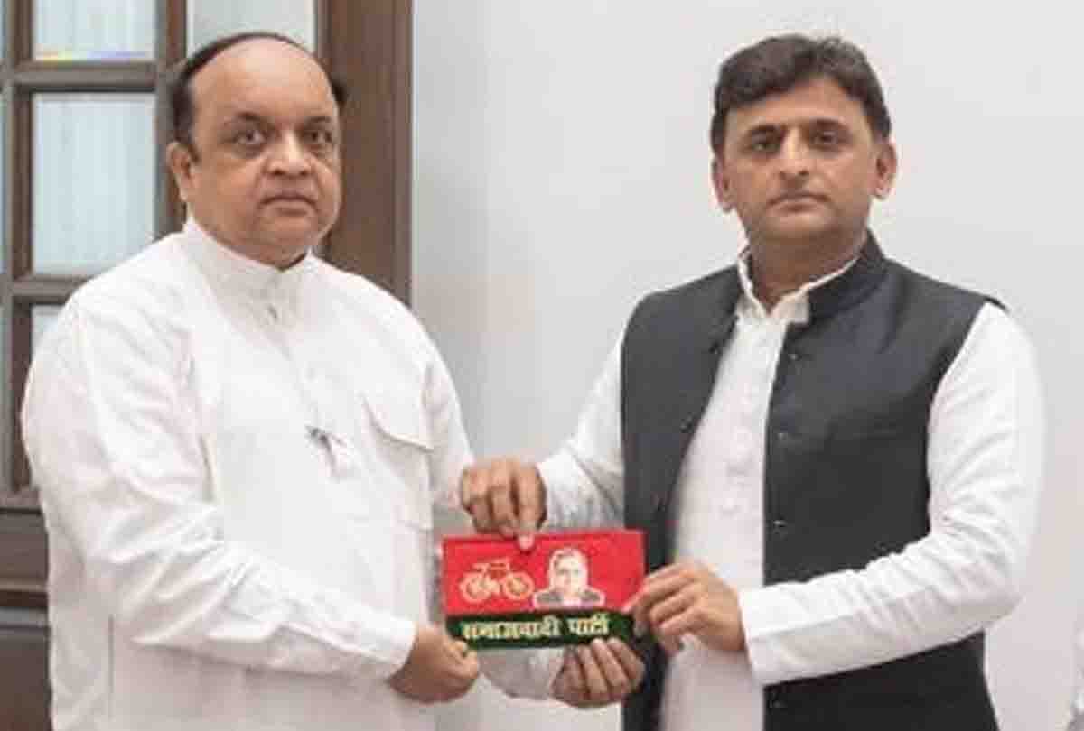 Former BSP state president joins SP