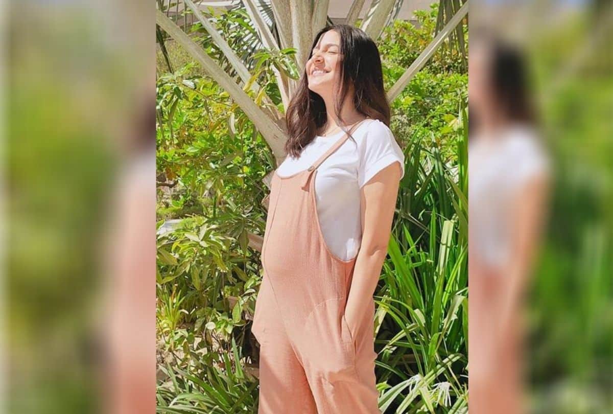 Anushka Sharma latest photo flaunts Her Baby Bump