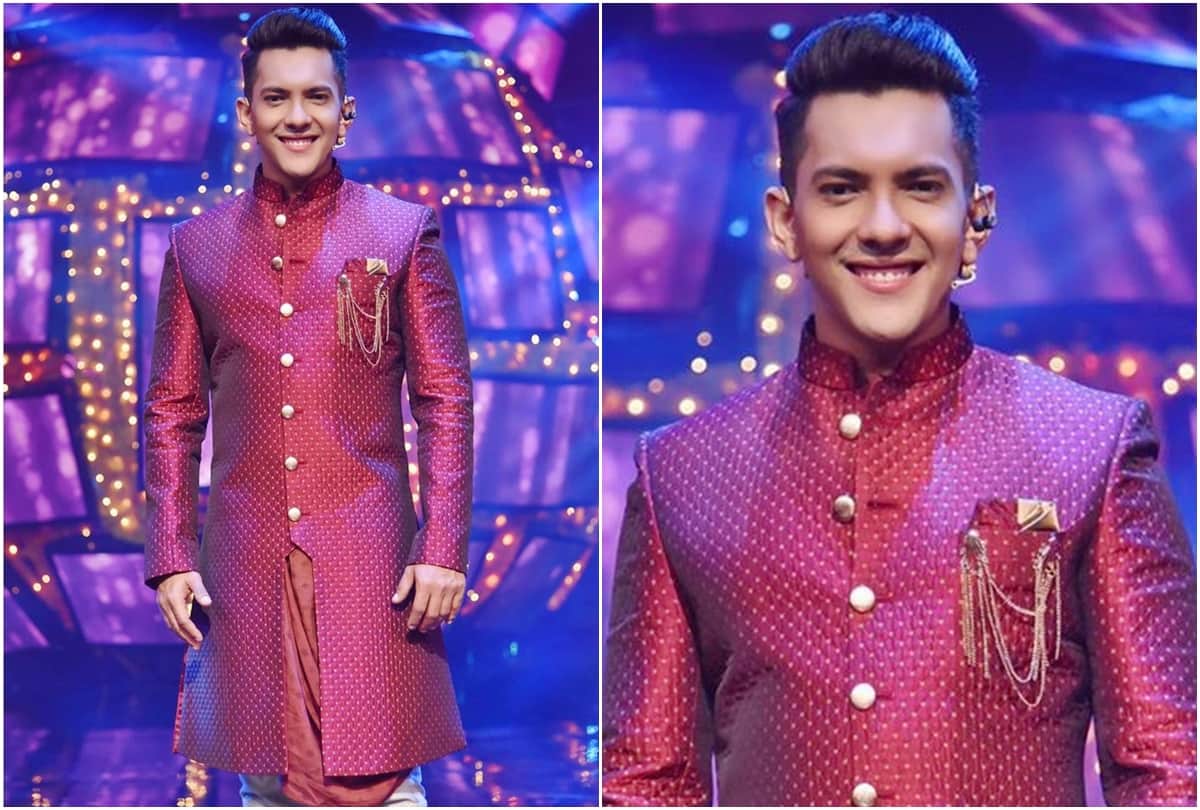 shweta agrawal Aditya Narayan announces marriage with girlfriend in december