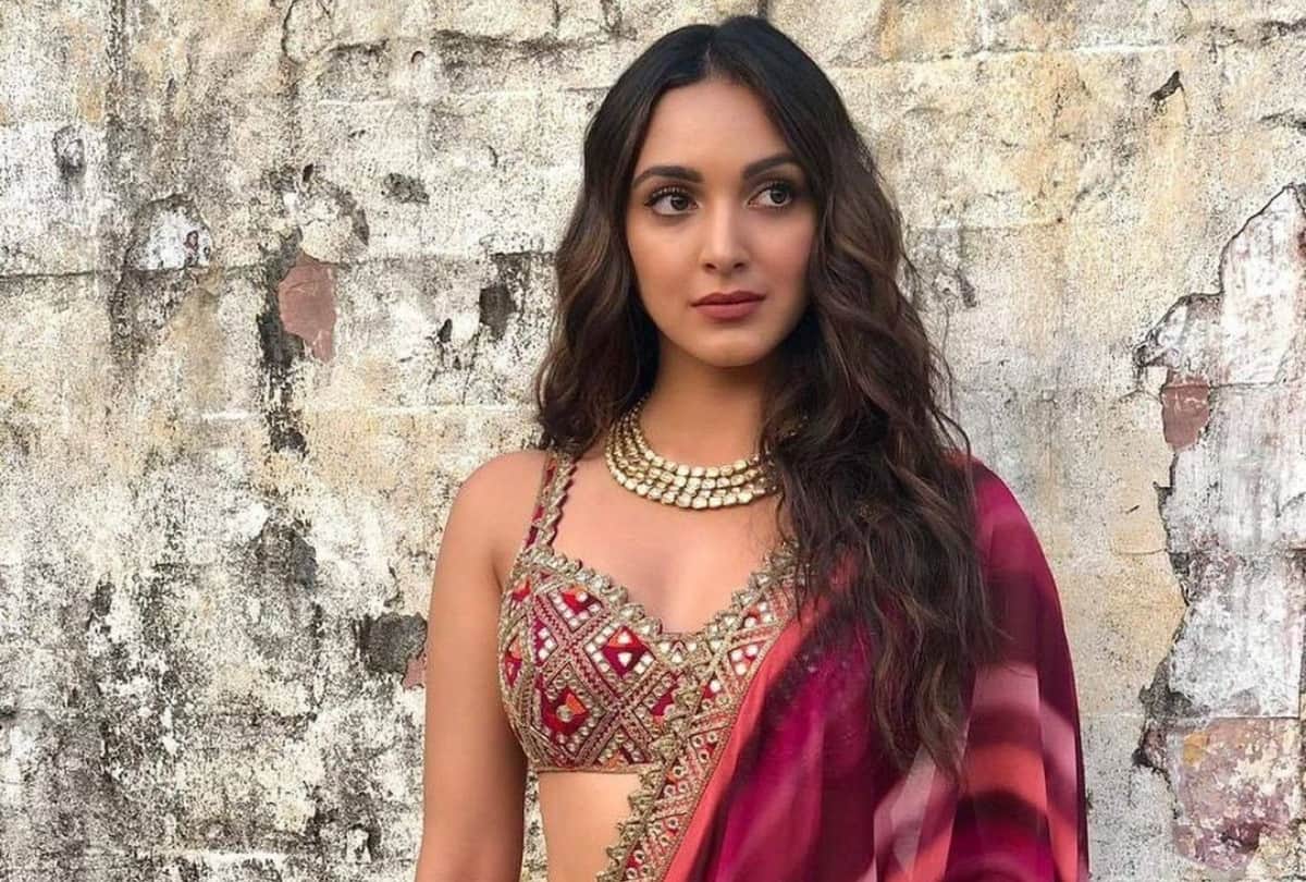 kiara advani wear polka dot black and white saree for movie laxmmi promotion