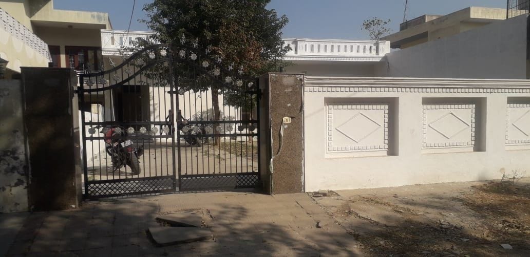 Five arrested for betting on IPL match in Urban Estate