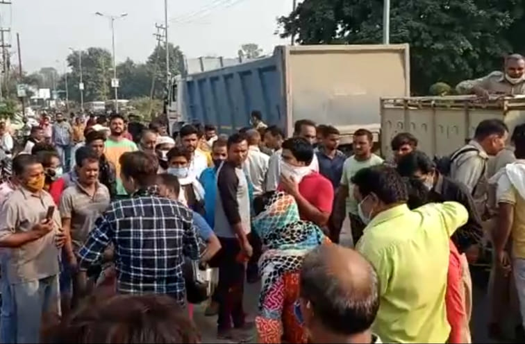 Bike rider dies due to collision with dumper