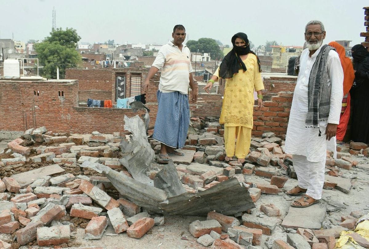 panic in new azampada after illegal cracker factory blast in agra