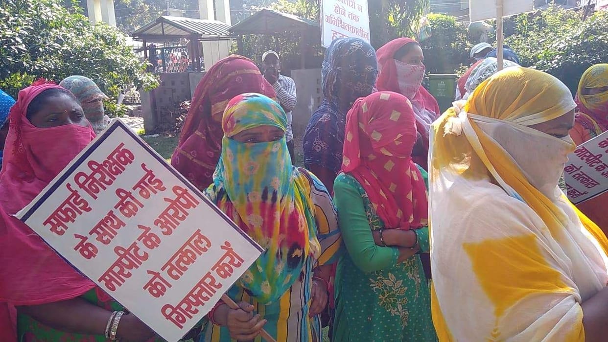 Cleaning system stalled, garbage did not pick up in 40 wards throughout the day