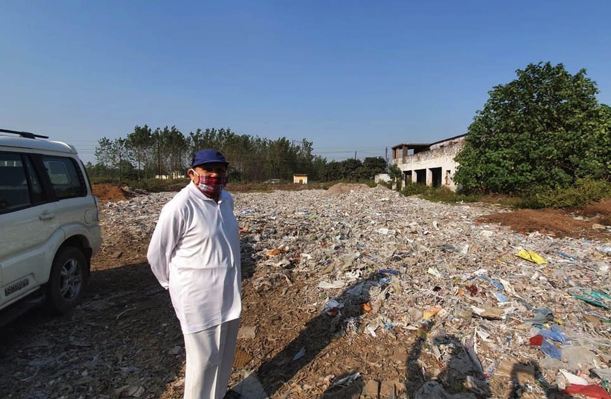 Garbage was burning in front of many factories