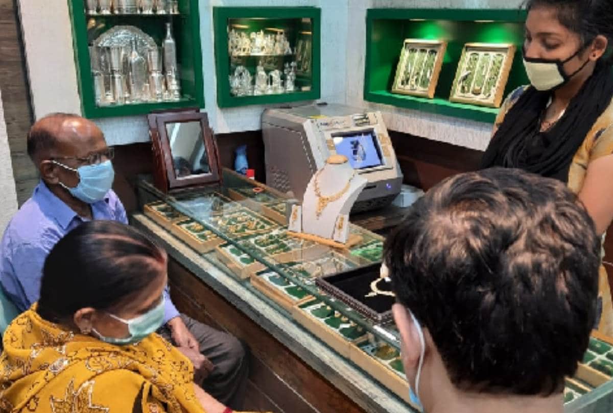condition of jewellery shops in navratri in lucknow