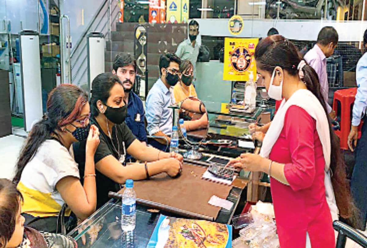 condition of jewellery shops in navratri in lucknow