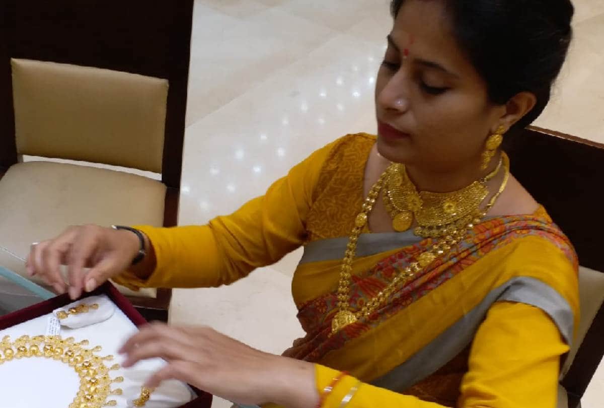 condition of jewellery shops in navratri in lucknow