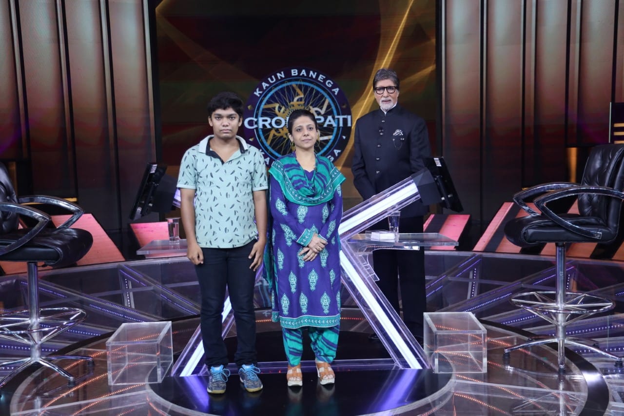 KBC 12 Amitabh Bachchan Show Farhat Naaz a madarsa teacher quit Show