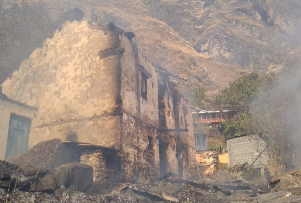 Chamoli Latest News: Fire Broke Out into Five House, All Things Burnt