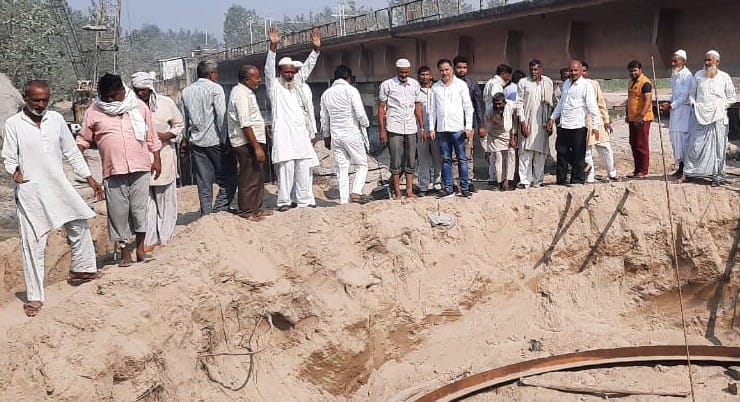 Farmers stopped construction of bridge due to non-compensation