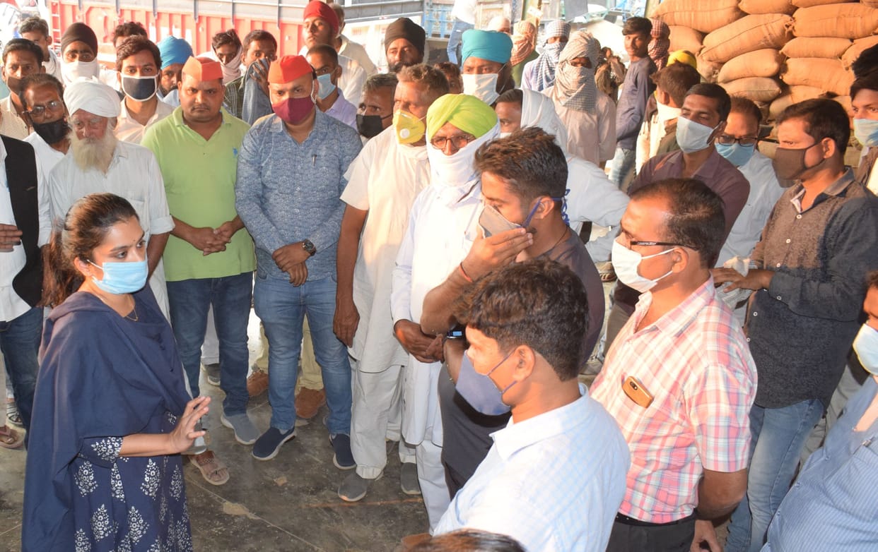 sapa worker protest at dhan purchase center