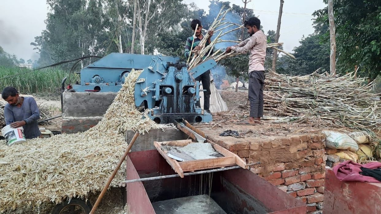 Farmer's sugarcane beaten on crushers