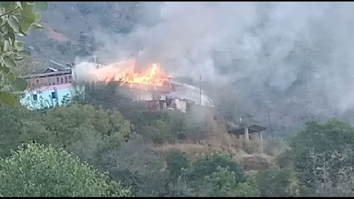 house caught in fire