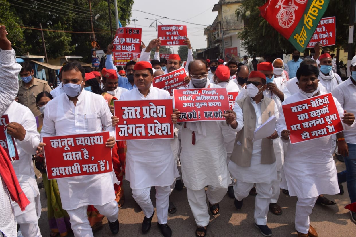 Samajwadi Party erupted in Azamgarh over Ballia's Durjanpur massacre