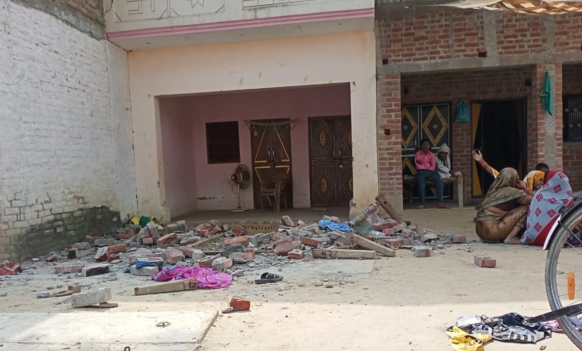 roof fell, teen ager died