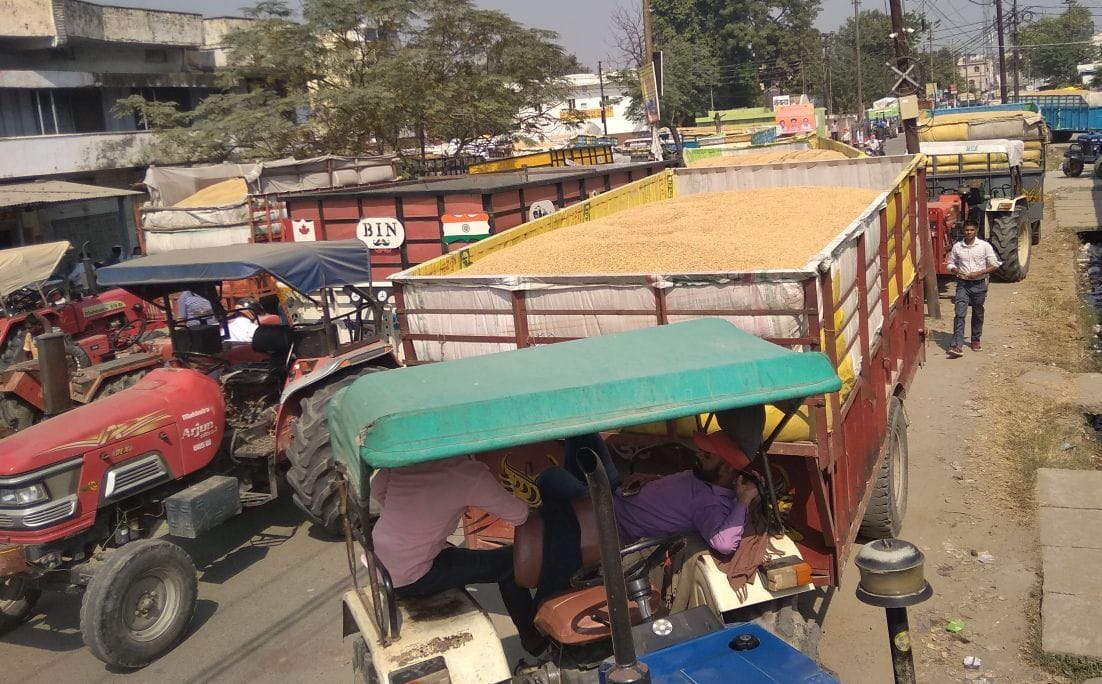 Rice millers buy paddy off, farmers jam