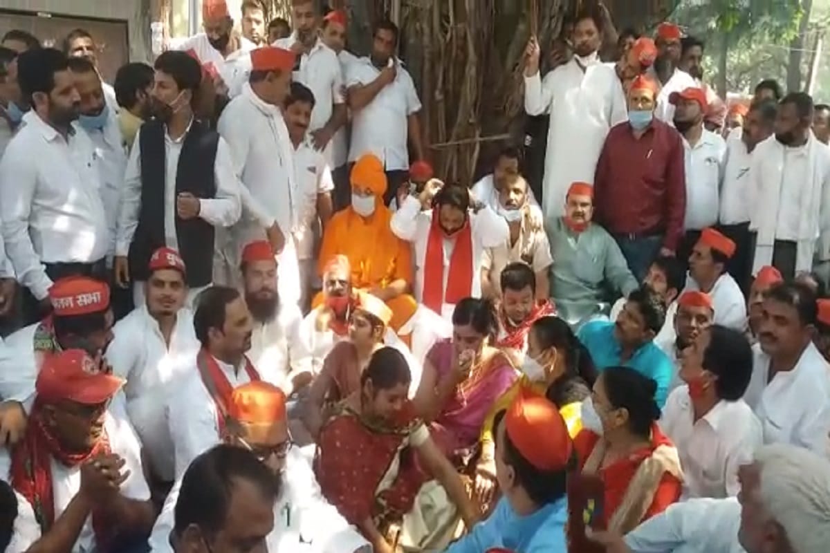 Ballia Firing Case: Samajwadi Party Workers Has Protest Against Ballia Kand In Bijnor