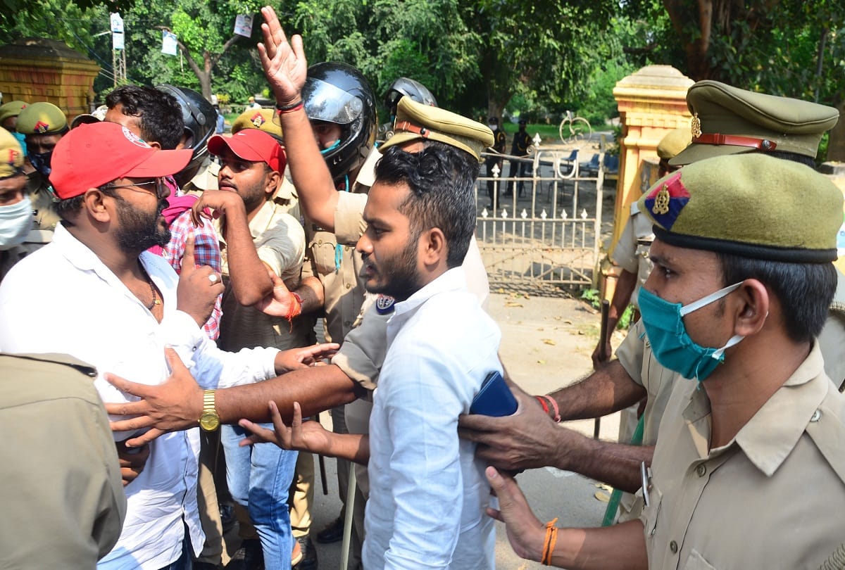 Police picked up students on hunger strike in Allahabad University