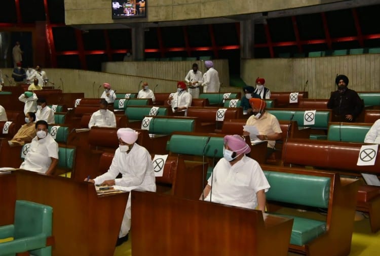 Navjot Singh Sidhu reached Special session of Punjab assembly