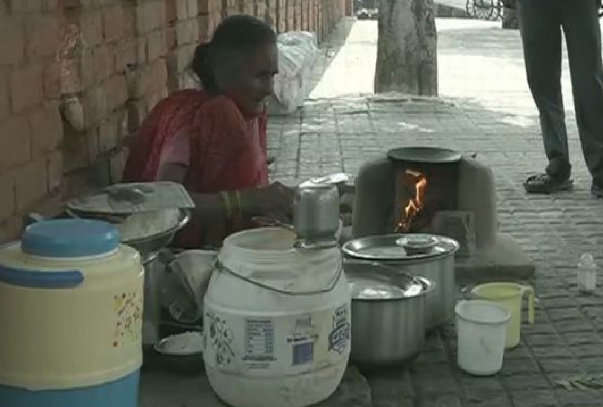 Agra Desi Food Stall Roti Wali Amma News: agra roti wali amma got new food stall in agra