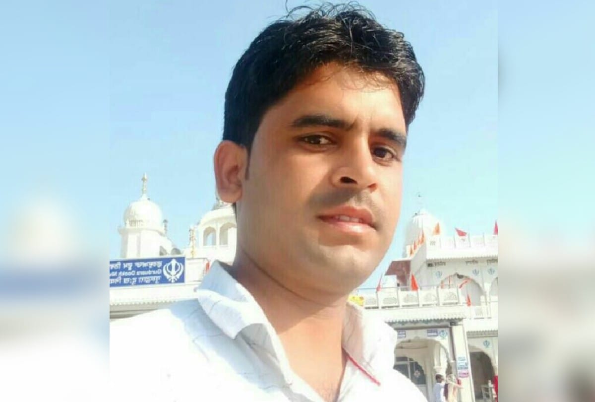 murder and loot near police post in agra