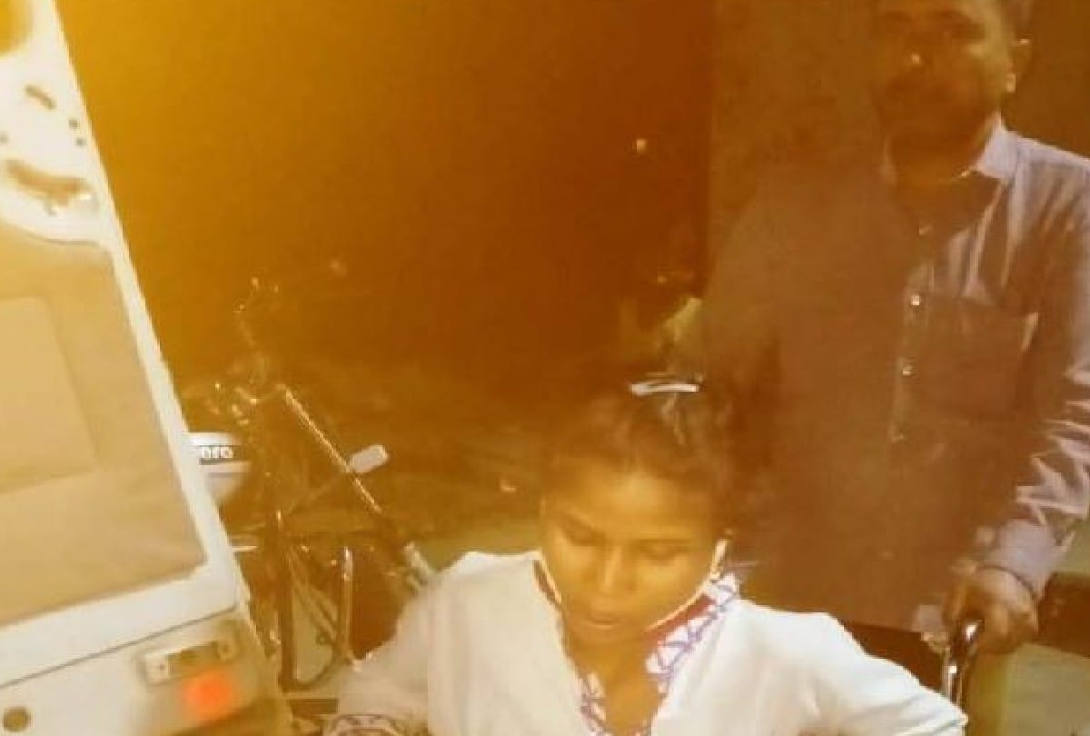 Brahmaputra Mail stopped at shikohabad railway station for delivery of pregnant in hospital