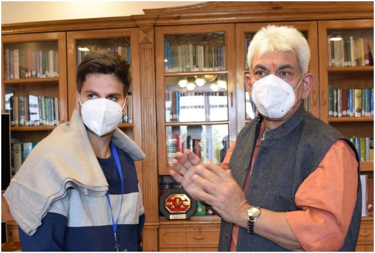 jammu kashmir Lt Governor meets NEET 2020 topper basit bilal khan