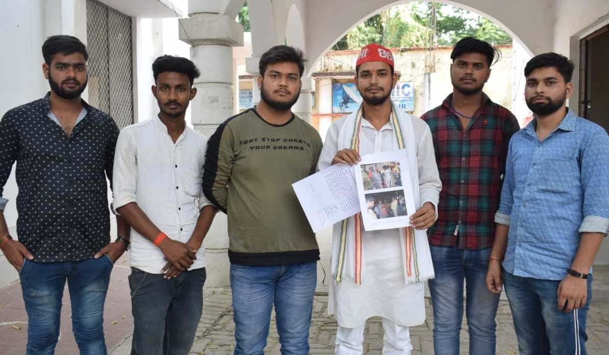 Supporters gave memorandum against BJP candidate