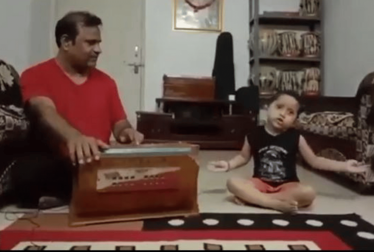 amitabh bachchan shares video of little boy learning classical music from his father