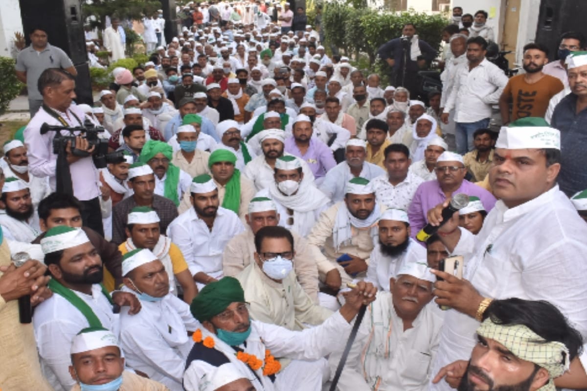 Bharatiya Kisan Union Tomar protest at the power Building in Meerut