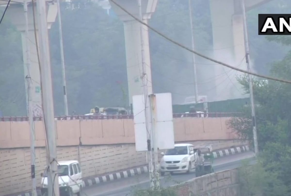 Pollution in Delhi NCR News: Delhi NCR Air Quality worsen on friday morning smog decrease visibility breathing become problem