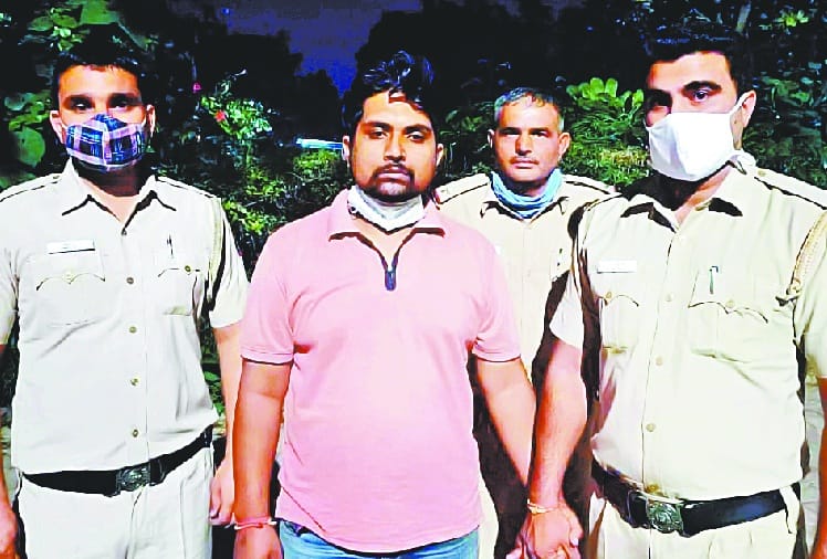 gold robbery accused arrest, one died, one runs away